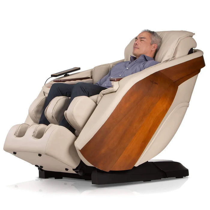 DCore Stratus - JP Made in Japan Ultra Premium Massage Chair - MassageChairPlanet.com