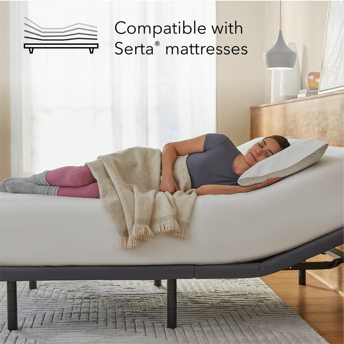 Woman sleeping on a Serta mattress on the baselogic Pearl Adjustable Base