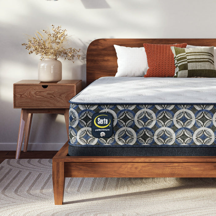 Serta Perfect Sleeper Cascade Ridge Plush mattress corner detail